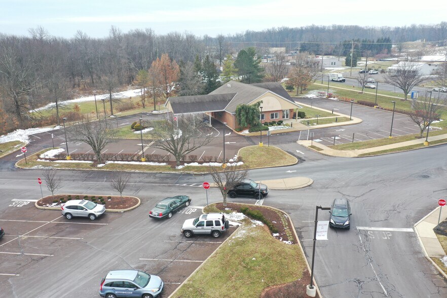 5831-5855 Easton Rd, Plumsteadville, PA à louer - Photo du bâtiment - Image 3 de 19