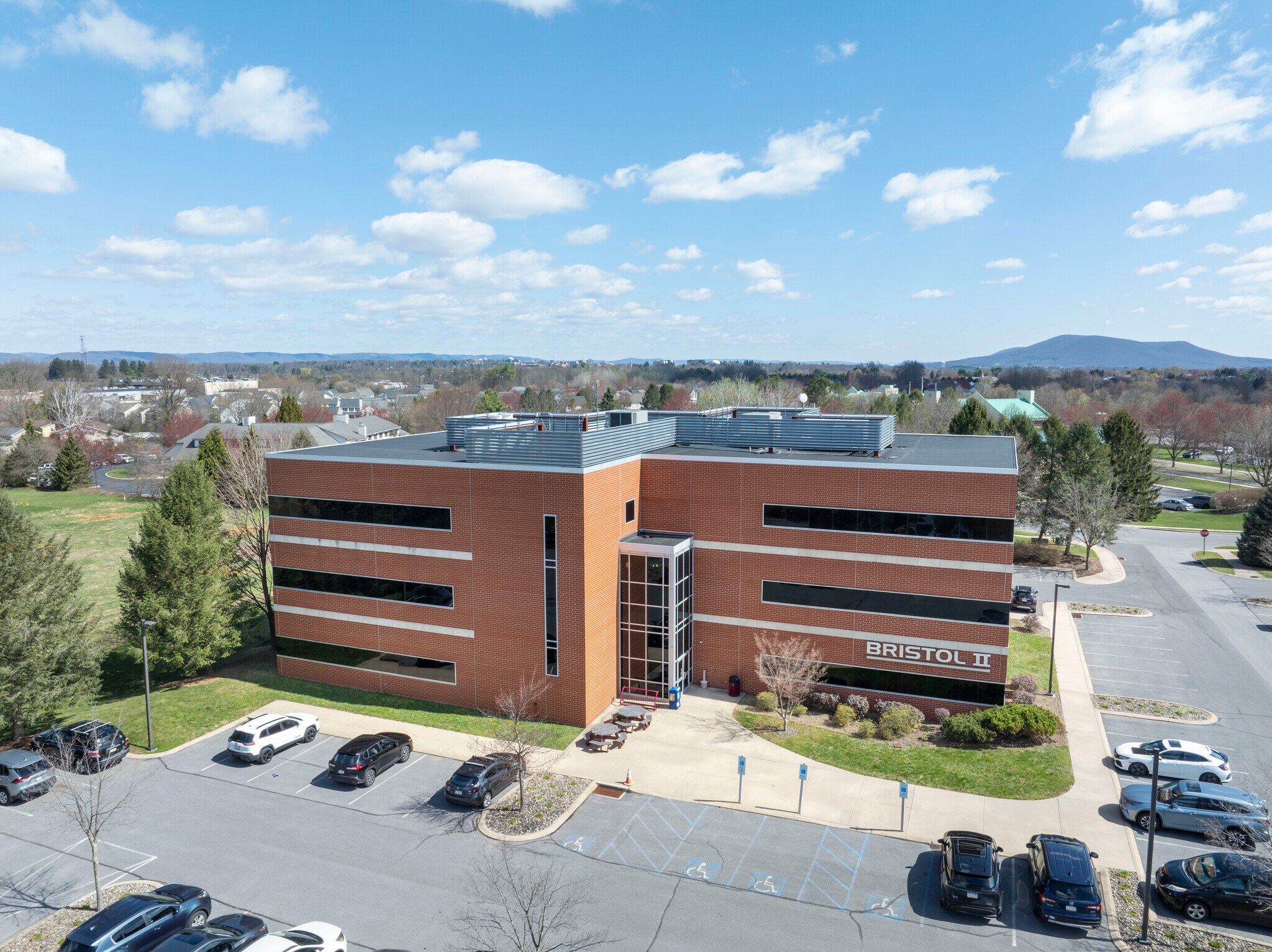 2601 Gateway Dr, State College, PA à vendre Photo principale- Image 1 de 22