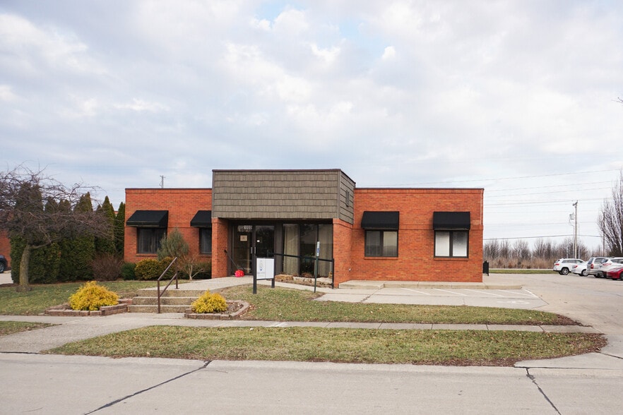 1800 Woodfield Dr, Savoy, IL for lease - Primary Photo - Image 1 of 10