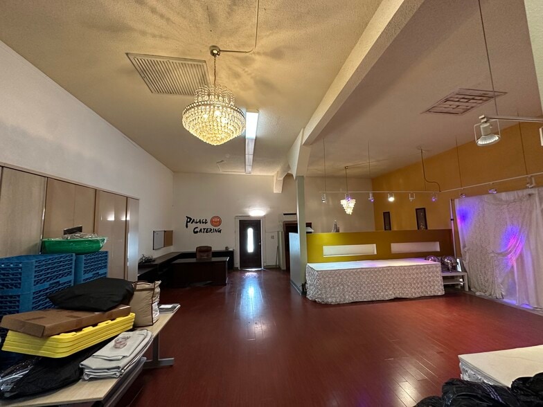 1657-1669 W Venice Blvd, Los Angeles, CA for lease - Building Photo - Image 2 of 4