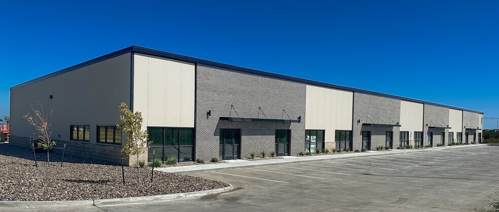 2251 Shiloh Rose Pky SW, Bondurant, IA à louer - Photo du bâtiment - Image 2 de 11