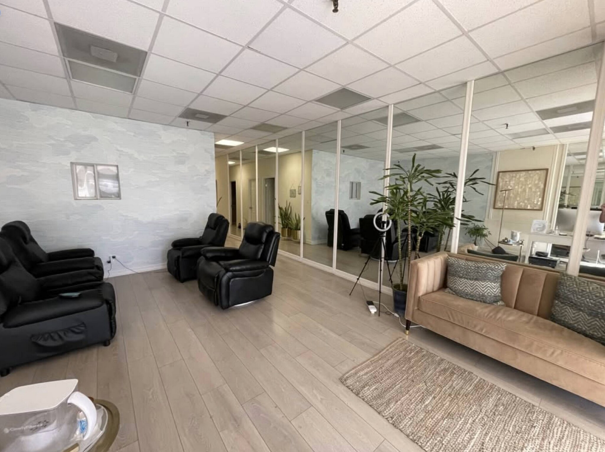 17157-17253 Ventura Blvd, Encino, CA for lease Interior Photo- Image 1 of 7