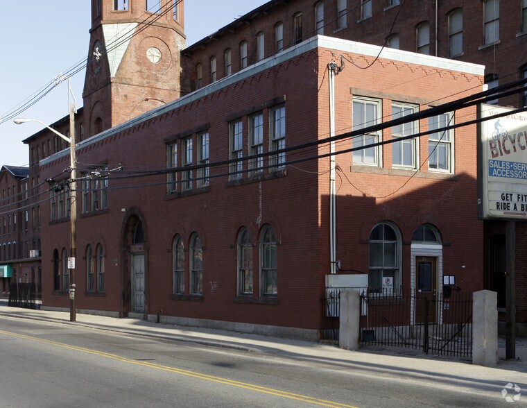 715 Branch Ave, Providence, RI à louer - Photo du bâtiment - Image 2 de 9