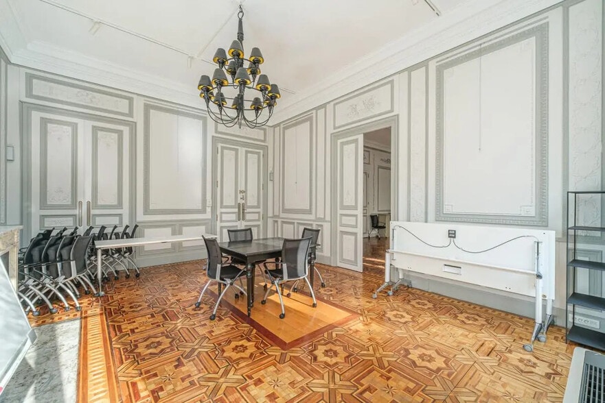 Office in Marseille for lease - Building Photo - Image 3 of 12