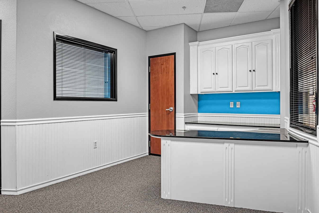 9401 E Stockton Blvd, Elk Grove, CA 95624 - Unité 100 -  - Photo intérieure - Image 2 of 12