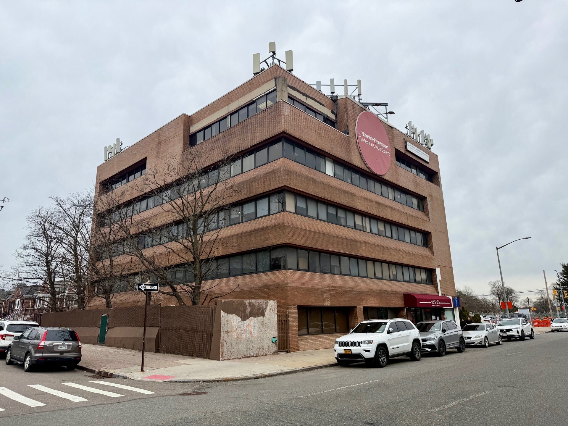 163-03 Horace Harding Expy, Fresh Mdws, Fresh Meadows, NY à vendre Photo principale- Image 1 de 25