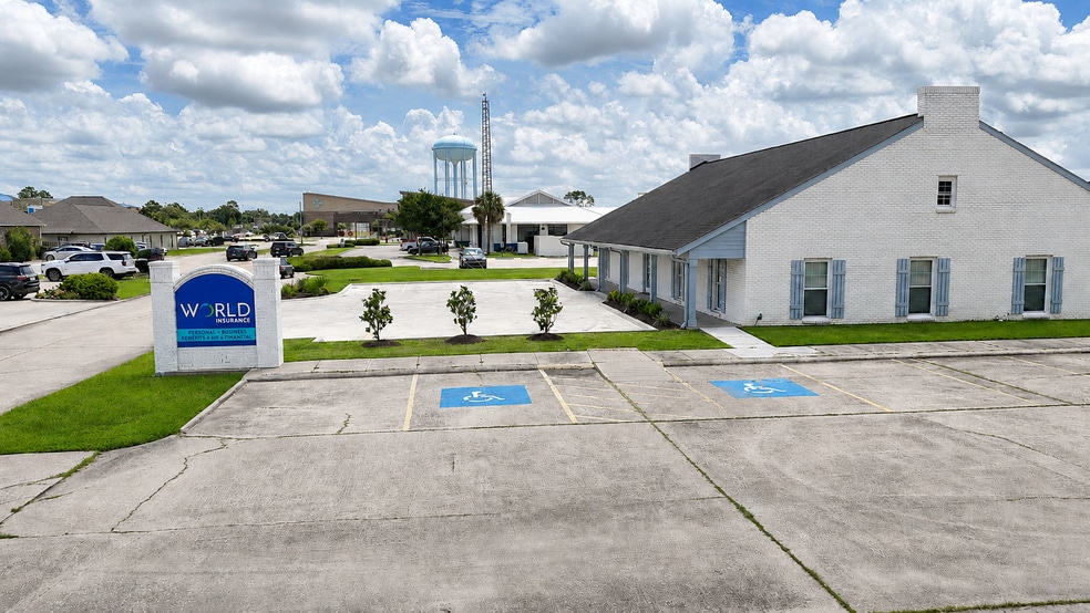 1909 Southwood Dr, Lake Charles, LA for lease - Building Photo - Image 2 of 6