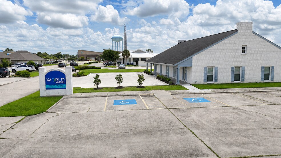 1909 Southwood Dr, Lake Charles, LA à louer - Photo du bâtiment - Image 2 de 6