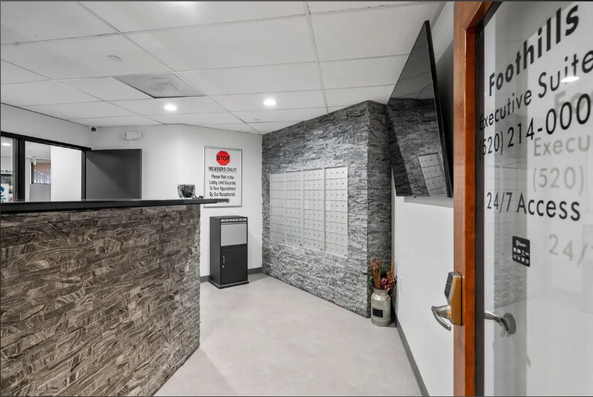 3275 W Ina Rd, Tucson, AZ à louer - Photo intérieure - Image 2 de 9