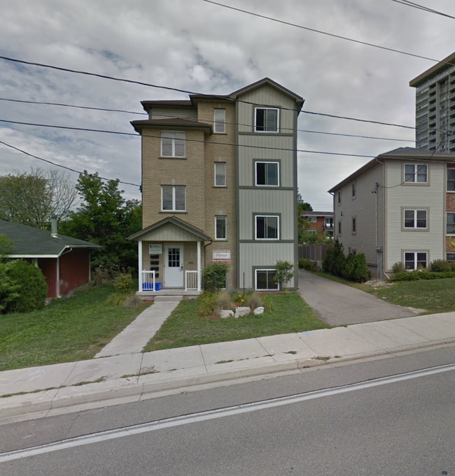 More details for 16 Columbia St W, Waterloo, ON - Multifamily for Sale