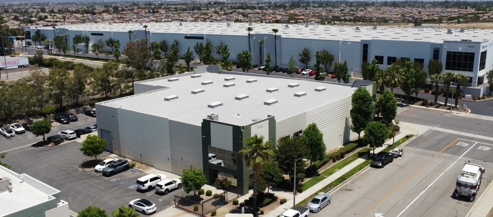 15100 Hilton Dr, Fontana, CA for lease - Building Photo - Image 2 of 3