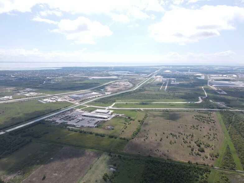 Kilgore Parkway, Baytown, TX à louer - Photo du bâtiment - Image 3 de 6