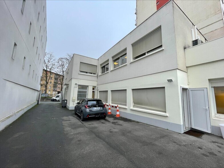 Industriel dans Noisy-le-Sec à louer - Photo du bâtiment - Image 2 de 14
