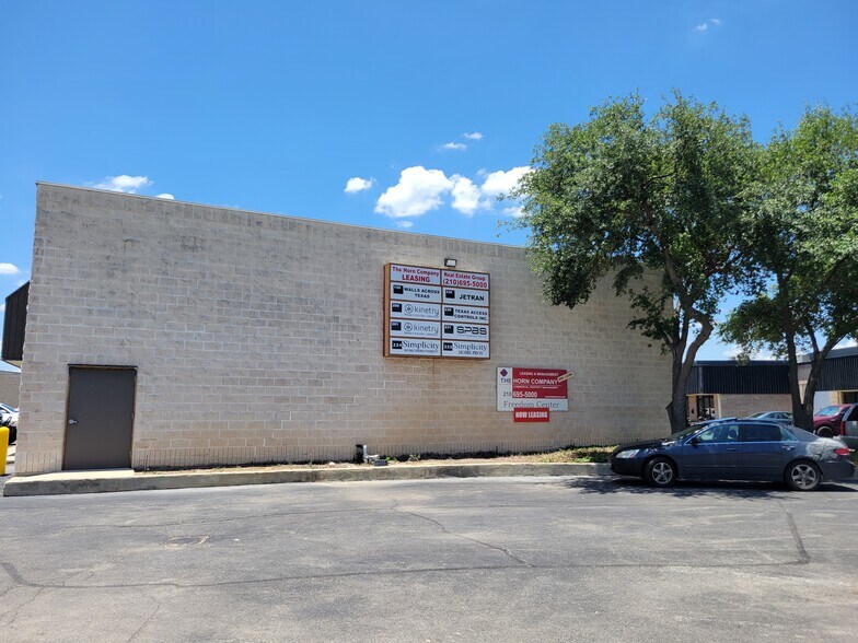 10203 Kotzebue St, San Antonio, TX à louer - Photo du bâtiment - Image 2 de 16
