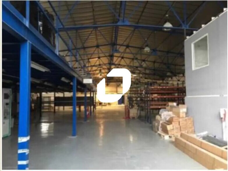 Flex dans Nanterre à louer - Photo du bâtiment - Image 3 de 5