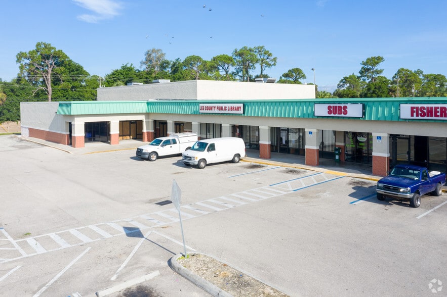 10-70 NE Pine Island Rd, North Fort Myers, FL for lease - Building Photo - Image 2 of 5