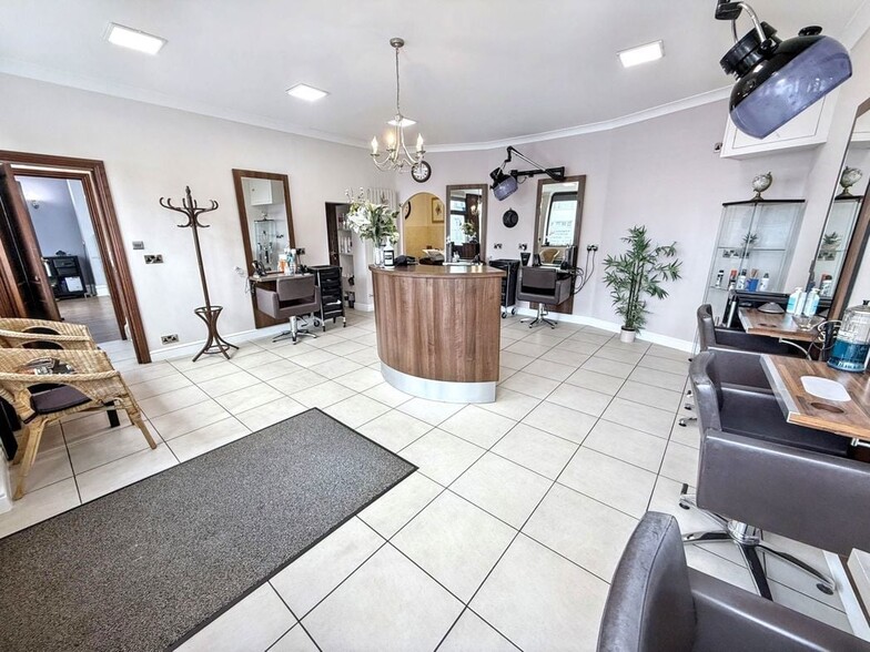 69 North Rd W, Wingate à vendre - Photo intérieure - Image 2 de 8