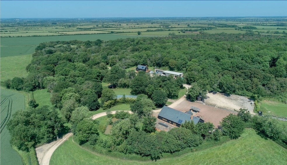 Kingswood Ln, Aylesbury for lease - Building Photo - Image 1 of 44