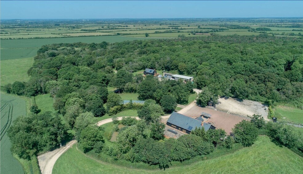 Kingswood Ln, Aylesbury à louer - Photo du bâtiment - Image 1 de 44