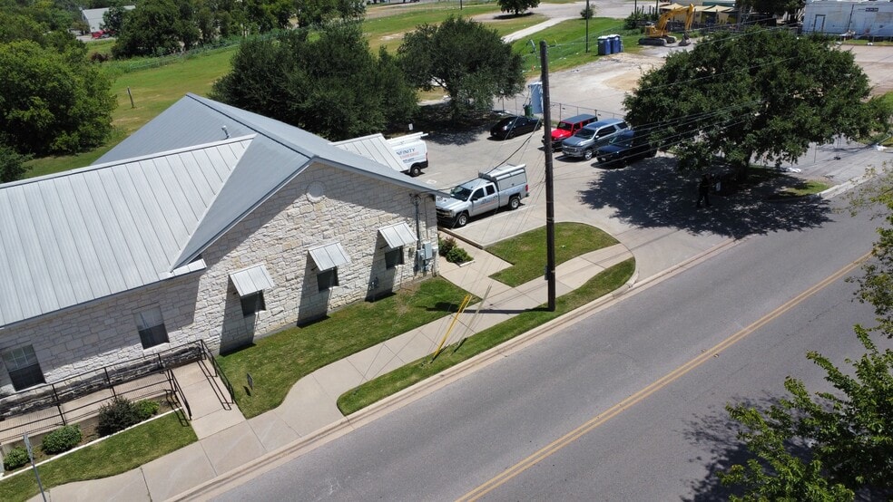 203 N Railroad Ave, Pflugerville, TX for lease - Building Photo - Image 3 of 7