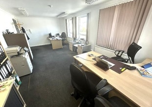 High St, Crigglestone for lease Interior Photo- Image 1 of 4