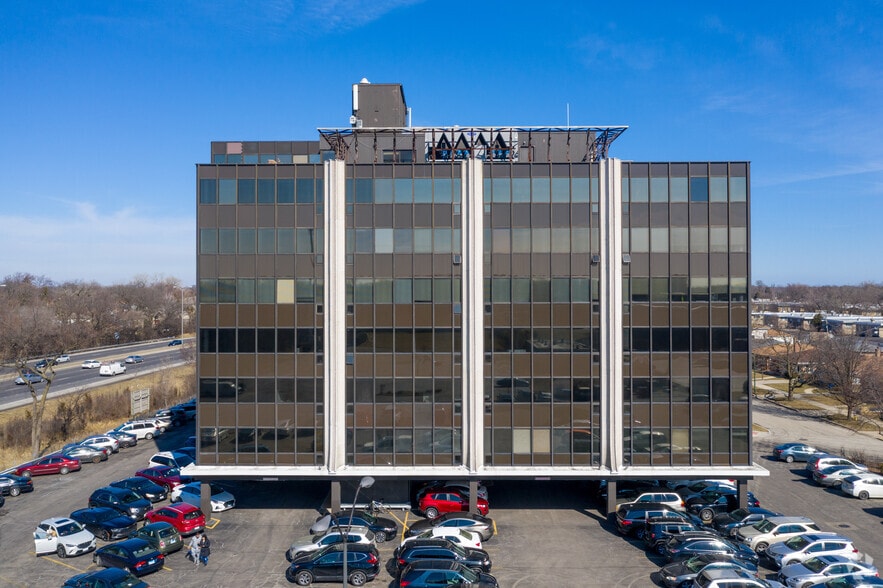 6200 N Hiawatha Ave, Chicago, IL for lease - Building Photo - Image 2 of 10