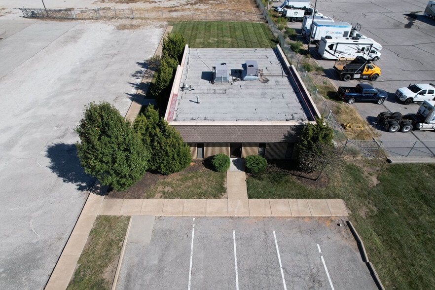 17235 Bel-Ray Pl, Belton, MO for lease - Building Photo - Image 2 of 22