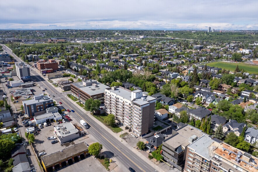 411 14th St NW, Calgary, AB à louer - Aérien - Image 3 de 7