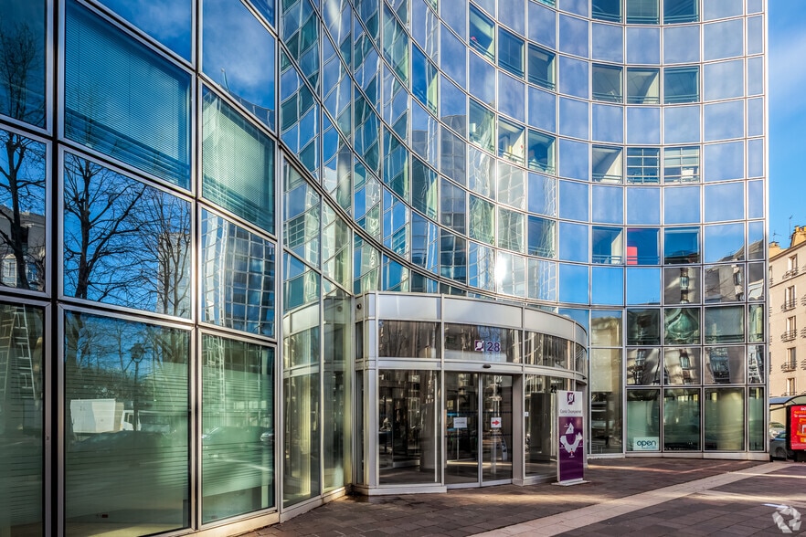 Office in Levallois-Perret for lease - Building Photo - Image 2 of 6