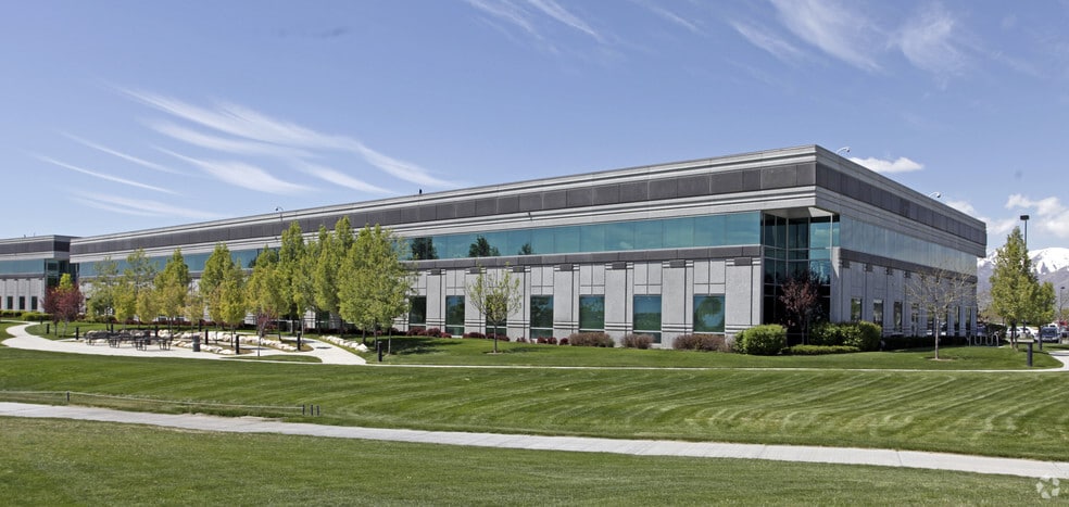 2737 S Corporate Park Dr, West Valley City, UT à vendre - Photo du bâtiment - Image 3 de 9