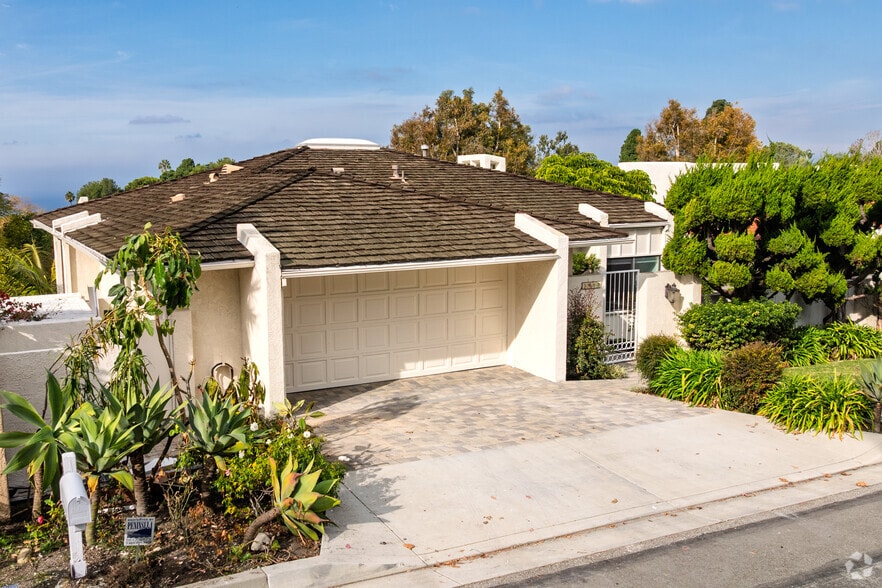 1917 Via Estudillo, Palos Verdes Estates, CA for sale - Primary Photo - Image 1 of 4