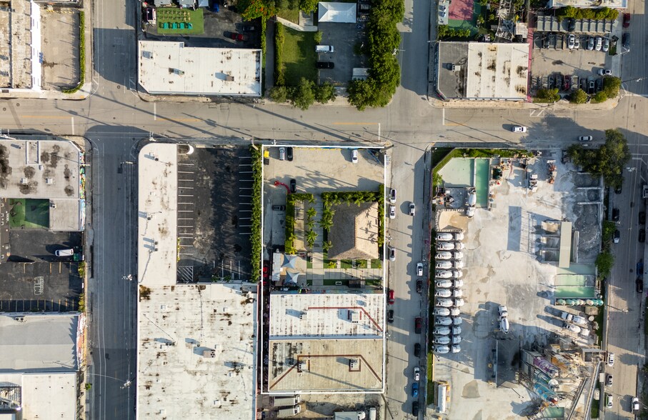 2129 NW 1st Ct, Miami, FL à vendre - Photo du bâtiment - Image 3 de 4