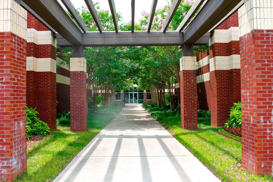 7027 Old Madison Pike NW, Huntsville, AL for lease - Building Photo - Image 3 of 3