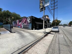 3743 Cahuenga Blvd, Studio City, CA à louer Photo du bâtiment- Image 2 de 3