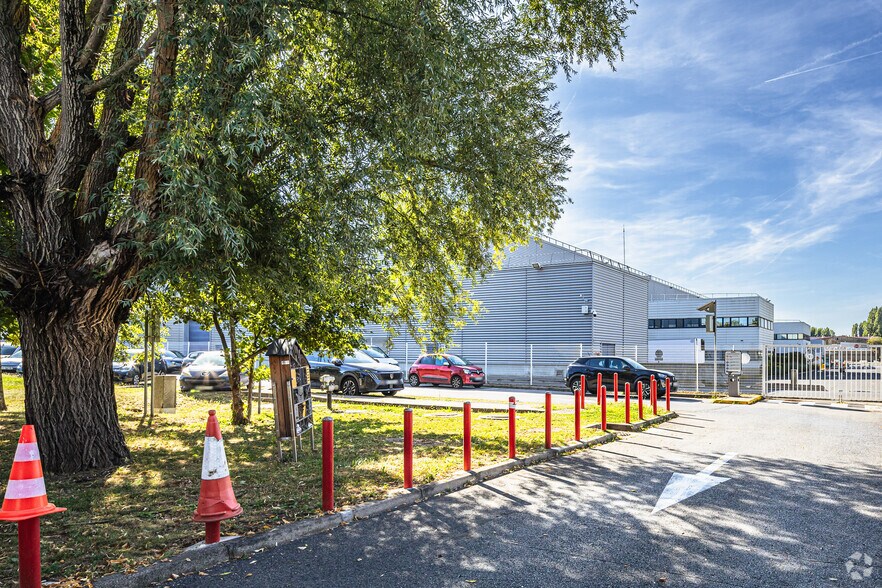 Industrial in Bonneuil-sur-Marne for lease - Building Photo - Image 2 of 20