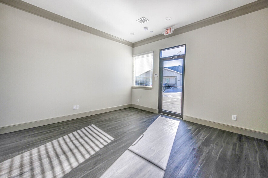 18930 Kuykendahl Rd, Spring, TX for lease - Interior Photo - Image 3 of 72