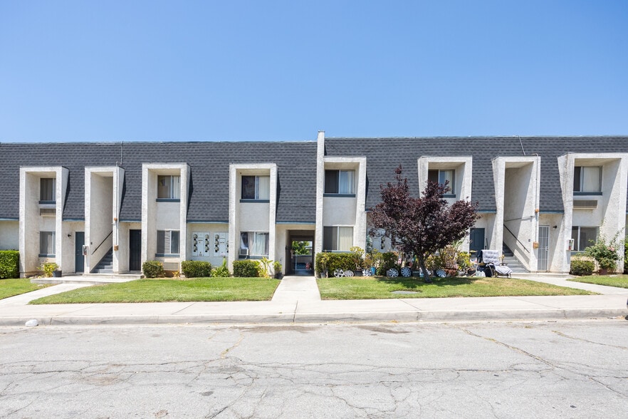 236 E 48th St, San Bernardino, CA à vendre - Photo du bâtiment - Image 2 de 8