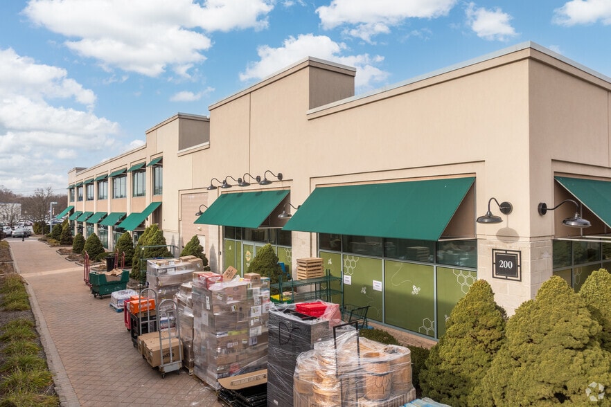 150 E Pennsylvania Ave, Downingtown, PA for sale - Building Photo - Image 2 of 4