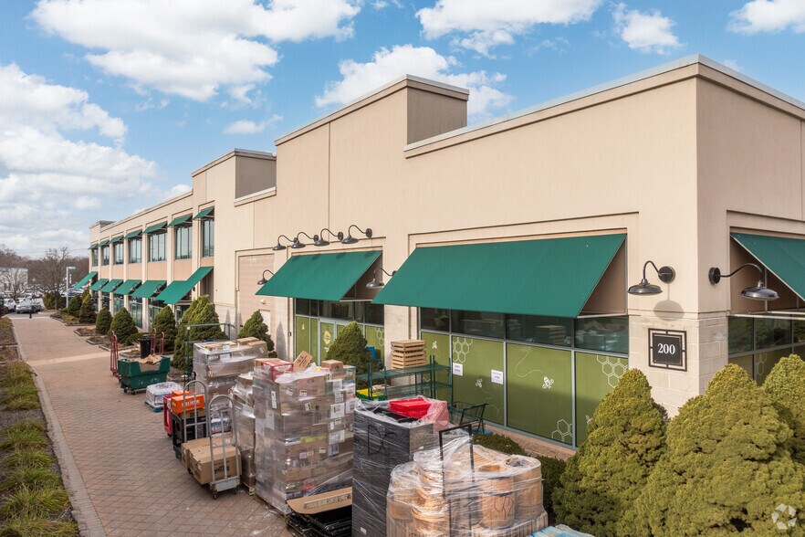 150 E Pennsylvania Ave, Downingtown, PA à vendre - Photo du bâtiment - Image 2 de 4