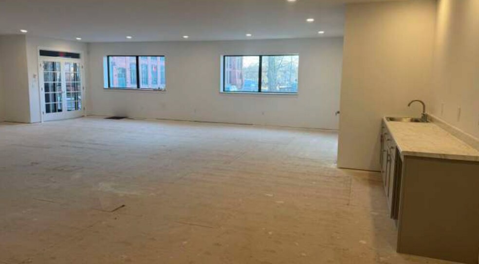 35 State St, Ludlow, MA à louer - Photo du bâtiment - Image 2 de 3