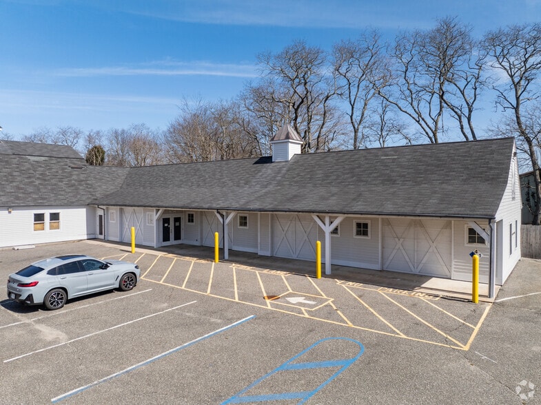 394 N Main St, Southampton, NY à vendre - Photo du bâtiment - Image 3 de 5