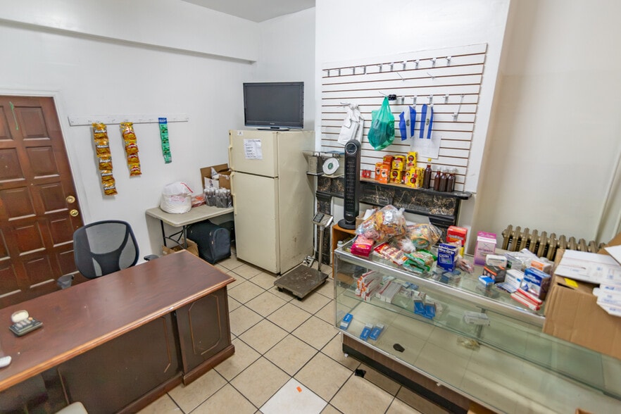11 S Broadway, Baltimore, MD for sale - Building Photo - Image 3 of 37