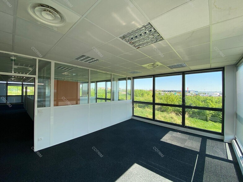 Office in Reims for lease - Interior Photo - Image 3 of 6
