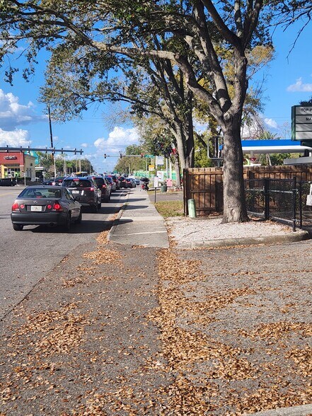 8751 N 30th St, Tampa, FL à louer - Photo du bâtiment - Image 2 de 19