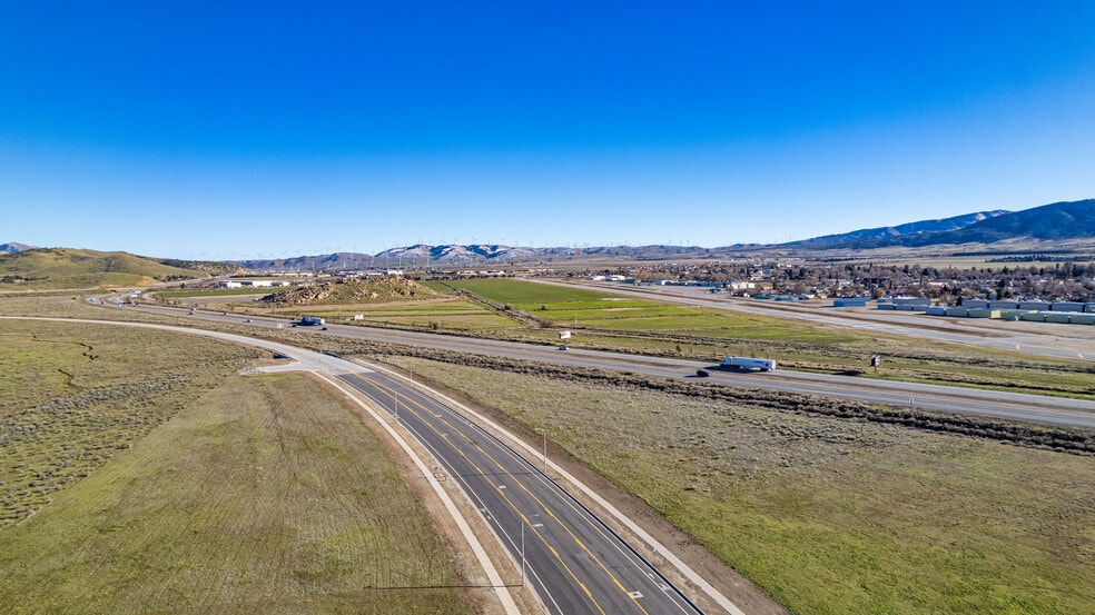 Challenger Dr, Tehachapi, CA for sale - Building Photo - Image 1 of 5