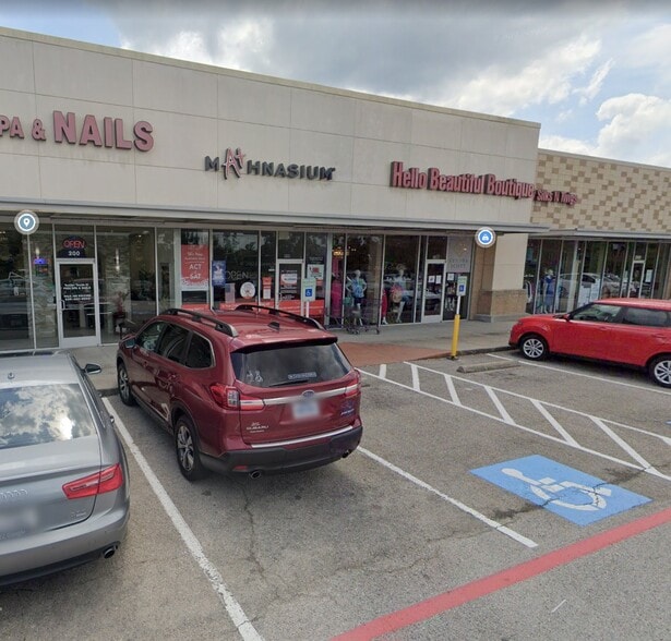 3915 W Davis St, Conroe, TX à louer - Photo du bâtiment - Image 2 de 8