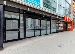 181 Eglinton Ave E, Toronto, ON à louer Photo du bâtiment- Image 2 de 2