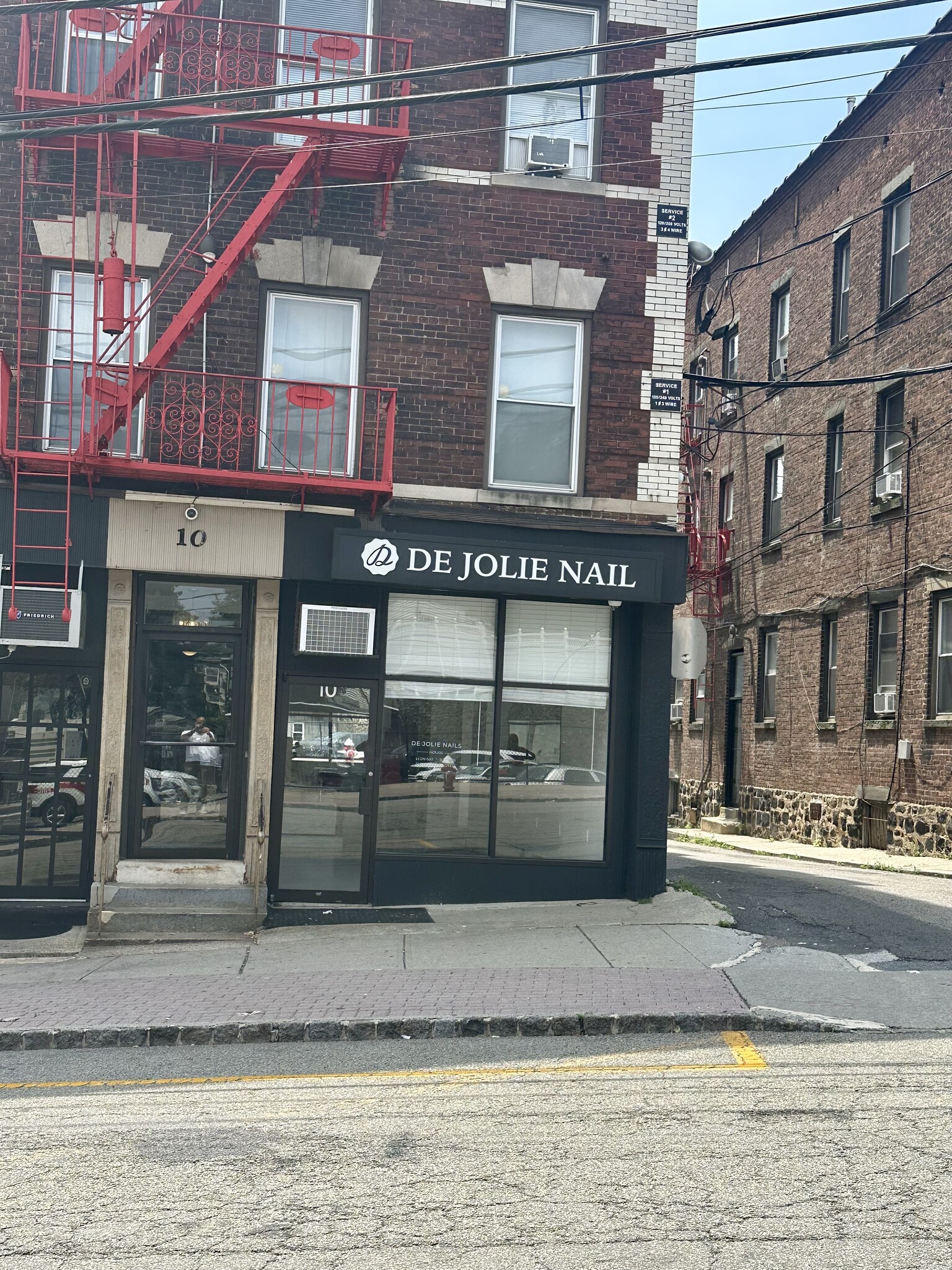 10 Hilliard Ave, Edgewater, NJ for lease Interior Photo- Image 1 of 7