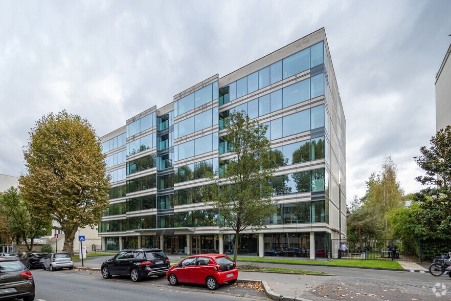 Office in Neuilly-sur-Seine for lease - Building Photo - Image 3 of 3