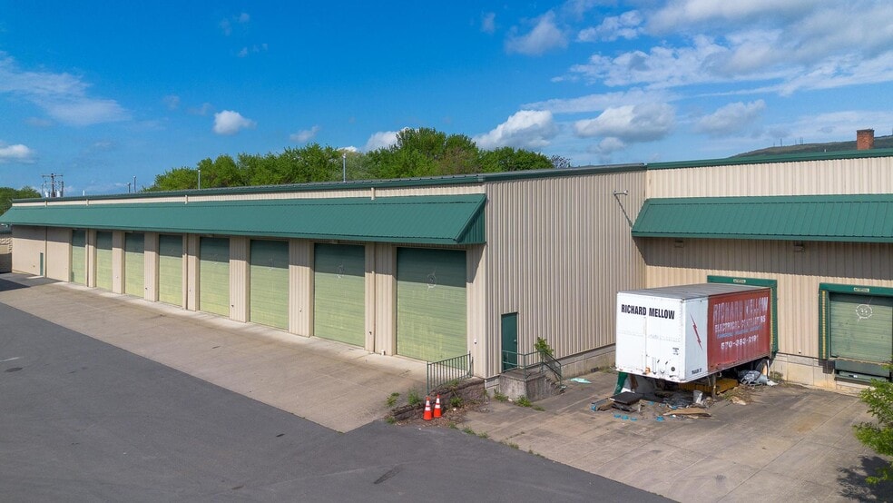 807 Enterprise St, Dickson City, PA for lease - Building Photo - Image 2 of 15